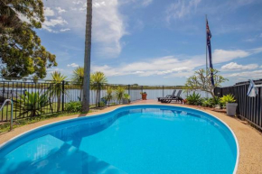 Ludford Lakefront & Beachside Retreat for Groups Swansea